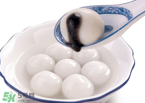 元宵面用涼水還是熱水？元宵是用熱水還是冷水調(diào)面粉？