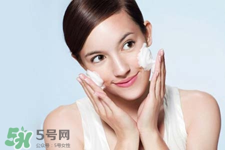 春天臉上冒痘痘怎么辦？為什么春天臉上容易出痘？