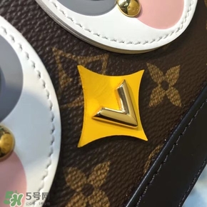 lv2017情人節(jié)限量包包多少錢？lv2017情人節(jié)愛(ài)情鳥(niǎo)小雞包價(jià)格