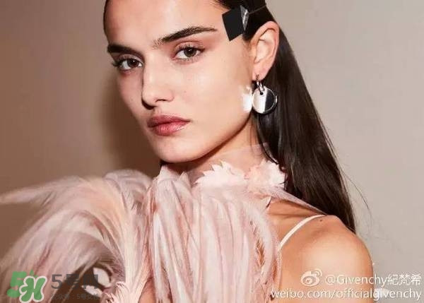 紀梵希包先生2017情人節(jié)包包多少錢？紀梵希情人節(jié)包包哪里買？