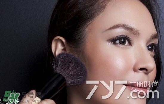 修容膏和修容粉哪個好用？新手用修容粉好還是膏好？