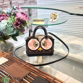 lv2017情人節(jié)限量包包多少錢？lv2017情人節(jié)愛(ài)情鳥(niǎo)小雞包價(jià)格