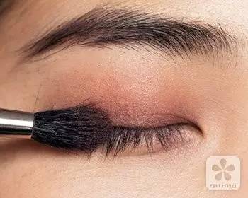 豆沙色眼影怎么畫(huà)？豆沙色眼影畫(huà)法
