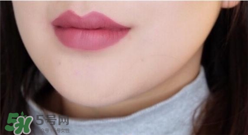 Hudabeauty4色唇釉套裝色號 Huda beauty4色唇釉套裝試色 Hudabeauty4色唇釉套裝色號 Huda beauty4色唇釉套裝試色