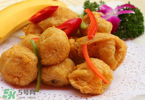 炸香蕉外面包裹的是什么？炸香蕉放面粉好還是淀粉？