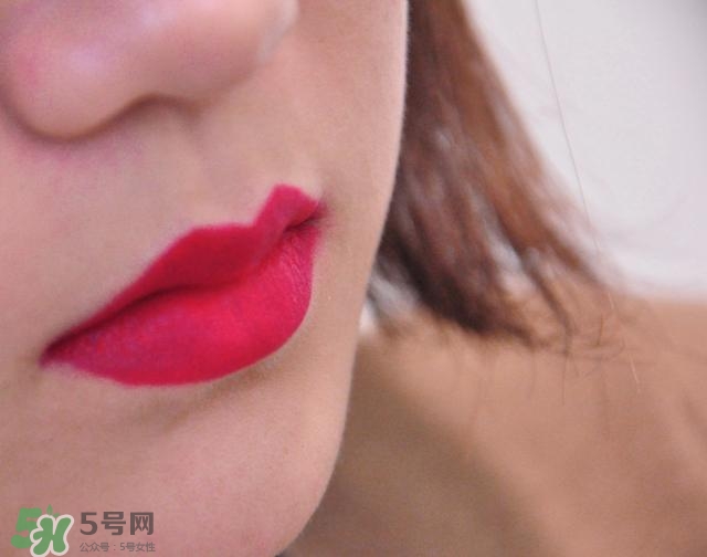 蘭蔻菁純唇膏388多少錢(qián)？蘭蔻菁純唇膏388專(zhuān)柜價(jià)