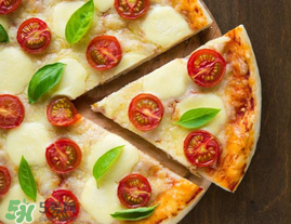 披薩可以用微波爐加熱嗎？披薩用微波爐怎么加熱？