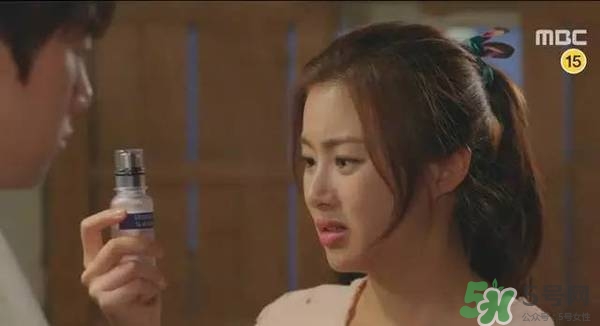 ahc神仙水和b5水區(qū)別 ahc神仙水和ahc b5玻尿酸精華哪個好？