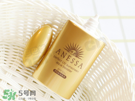 安耐曬小金瓶能擦臉嗎 安耐曬小金瓶怎么卸 安耐曬小金瓶能擦臉嗎 安耐曬小金瓶怎么卸