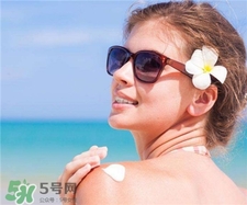 補(bǔ)涂防曬霜要洗臉嗎?怎么補(bǔ)涂防曬霜? 補(bǔ)涂防曬霜要洗臉嗎?怎么補(bǔ)涂防曬霜?