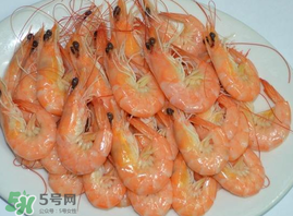 煮蝦用熱水還是冷水？白水煮蝦是冷水下鍋還是熱水下鍋好？