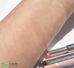 紀(jì)梵希小羊皮和禁忌之吻哪個(gè)好？紀(jì)梵希小羊皮和禁忌之吻對(duì)比