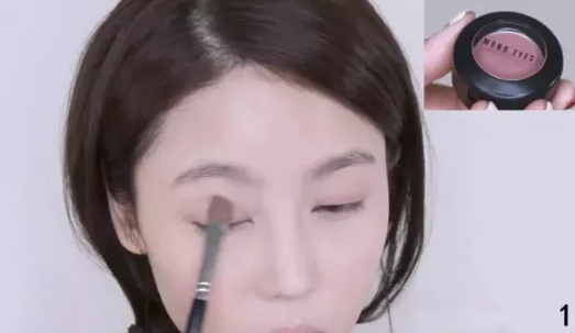 干玫瑰色妝容怎么化？干玫瑰色妝容畫(huà)法步驟