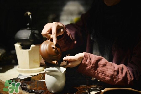 紫砂壺如何鑒別好壞？怎樣辨別紫砂壺的好壞？