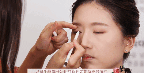 干玫瑰色妝容怎么化？干玫瑰色妝容畫(huà)法步驟