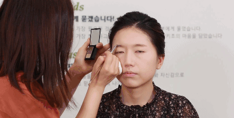 干玫瑰色妝容怎么化？干玫瑰色妝容畫(huà)法步驟