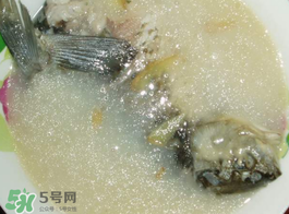 鯽魚湯怎么做才白？鯽魚湯怎么熬成奶白色？