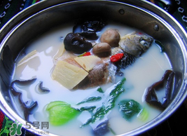 鯽魚湯怎么做才白？鯽魚湯怎么熬成奶白色？