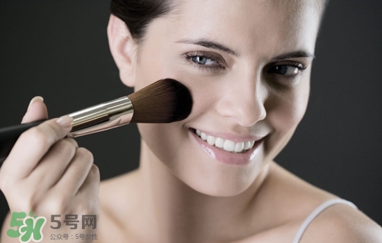 tom ford蜜粉餅怎么用？tom ford蜜粉餅使用方法