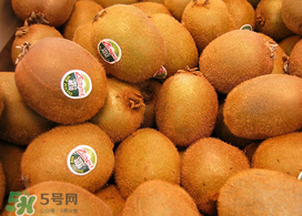 獼猴桃中間白色的能吃嗎？獼猴桃中間的白心可以吃嗎？