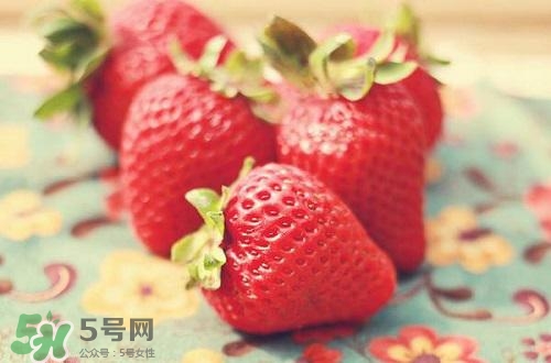 吃草莓大便會變紅嗎？吃草莓大便變紅是怎么回事？