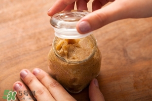 唇部磨砂膏多久用一次？唇部磨砂膏可以天天用嗎？