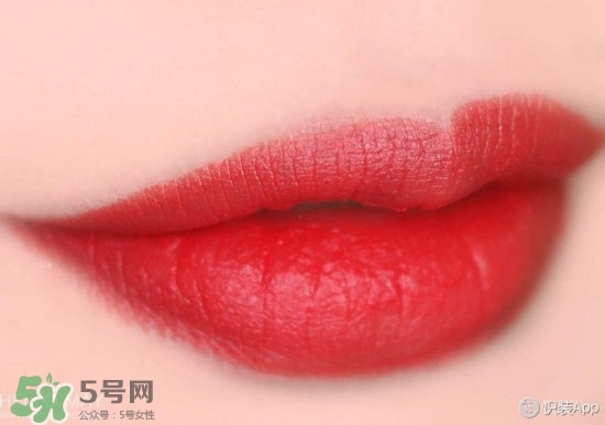 啞光口紅和珠光口紅哪個好？啞光口紅和珠光區(qū)別