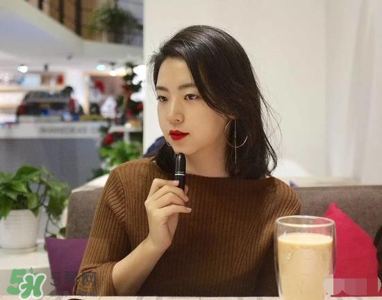 啞光和水潤(rùn)哪個(gè)好？啞光口紅和水潤(rùn)口紅區(qū)別