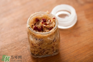 唇部磨砂膏多久用一次？唇部磨砂膏可以天天用嗎？