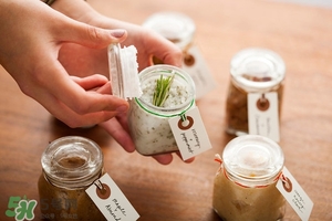 唇部磨砂膏多久用一次？唇部磨砂膏可以天天用嗎？