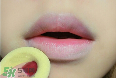 啞光和霧面哪個好？啞光口紅和霧面口紅區(qū)別