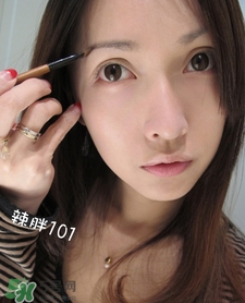 啞光眼影怎么畫？啞光眼影畫法步驟圖解