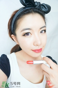 霧面口紅怎么涂？霧面口紅畫(huà)法步驟