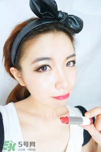 霧面口紅怎么涂？霧面口紅畫(huà)法步驟