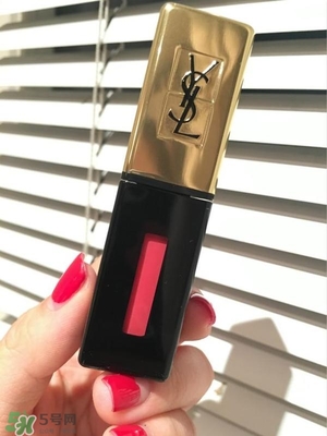 ysl鏡面唇釉和黑管唇釉哪個(gè)好？ysl鏡面唇釉和黑管唇釉區(qū)別