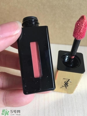 ysl鏡面唇釉和黑管唇釉哪個(gè)好？ysl鏡面唇釉和黑管唇釉區(qū)別