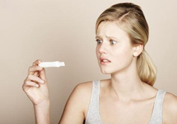 驗(yàn)孕試紙準(zhǔn)嗎？驗(yàn)孕試紙?jiān)趺纯辞髨D解