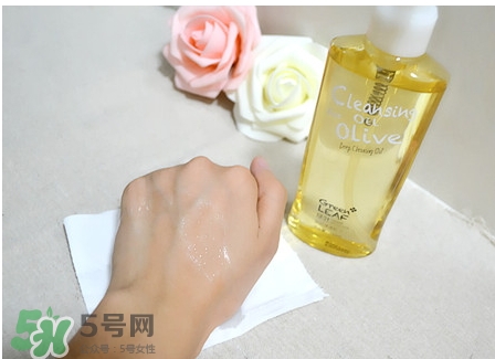 卸妝油會(huì)悶痘嗎？卸妝油會(huì)不會(huì)悶痘？