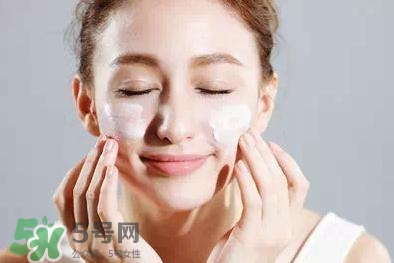 卸妝油悶痘怎么辦？卸妝油悶痘怎么補(bǔ)救？