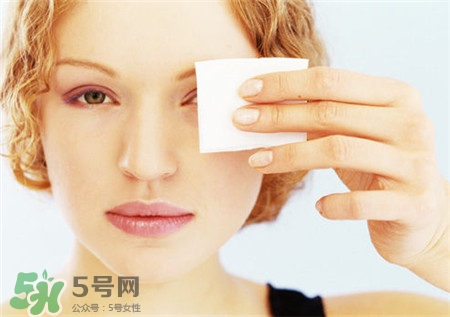 臉上長痘痘可以用bb霜嗎？用bb霜會長痘痘嗎？