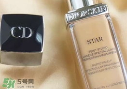 粉底液卡粉怎么辦？粉底液卡粉怎么補(bǔ)救？