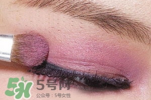 紫色腮紅適合什么口紅？紫色腮紅口紅搭配