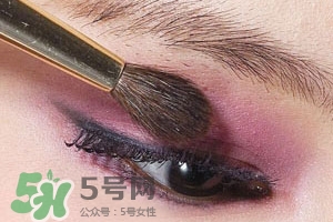 紫色腮紅適合什么口紅？紫色腮紅口紅搭配