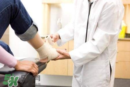 骨裂吃什么好得快？骨裂和骨折的區(qū)別