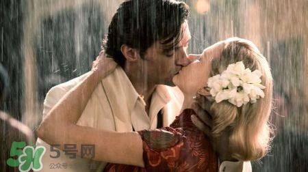 接吻時女生的生理反應(yīng)是什么？怎么接吻教程