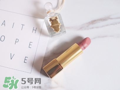 香奈兒絲絨口紅干不干?香奈兒絲絨口紅拔干嗎? 香奈兒絲絨口紅干不干?香奈兒絲絨口紅拔干嗎?