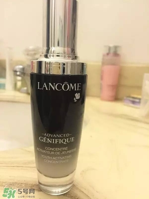 蘭蔻大眼精華和雅詩蘭黛小棕瓶哪個(gè)好？蘭蔻大眼精華和小棕瓶對(duì)比