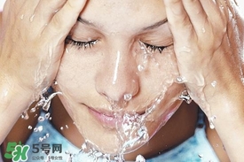 卸妝水和卸妝油的區(qū)別？卸妝水和卸妝油有什么不一樣？