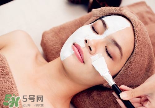 卸妝水和卸妝油的區(qū)別？卸妝水和卸妝油有什么不一樣？