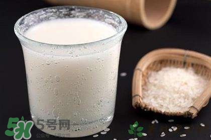 黃酒是米酒嗎 黃酒與米酒的區(qū)別 黃酒是米酒嗎 黃酒與米酒的區(qū)別